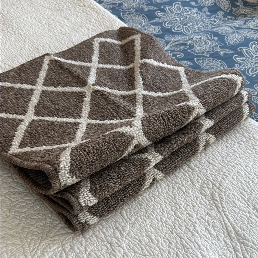 3 taupe Rugs